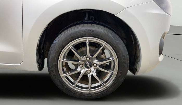 2020 Maruti Swift VXI AMT, CNG, Automatic, 76,355 km, Right Front Wheel