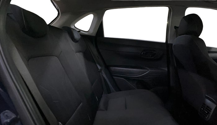 2023 Hyundai NEW I20 SPORTZ 1.2 MT, Petrol, Manual, 33,896 km, Right Side Rear Door Cabin