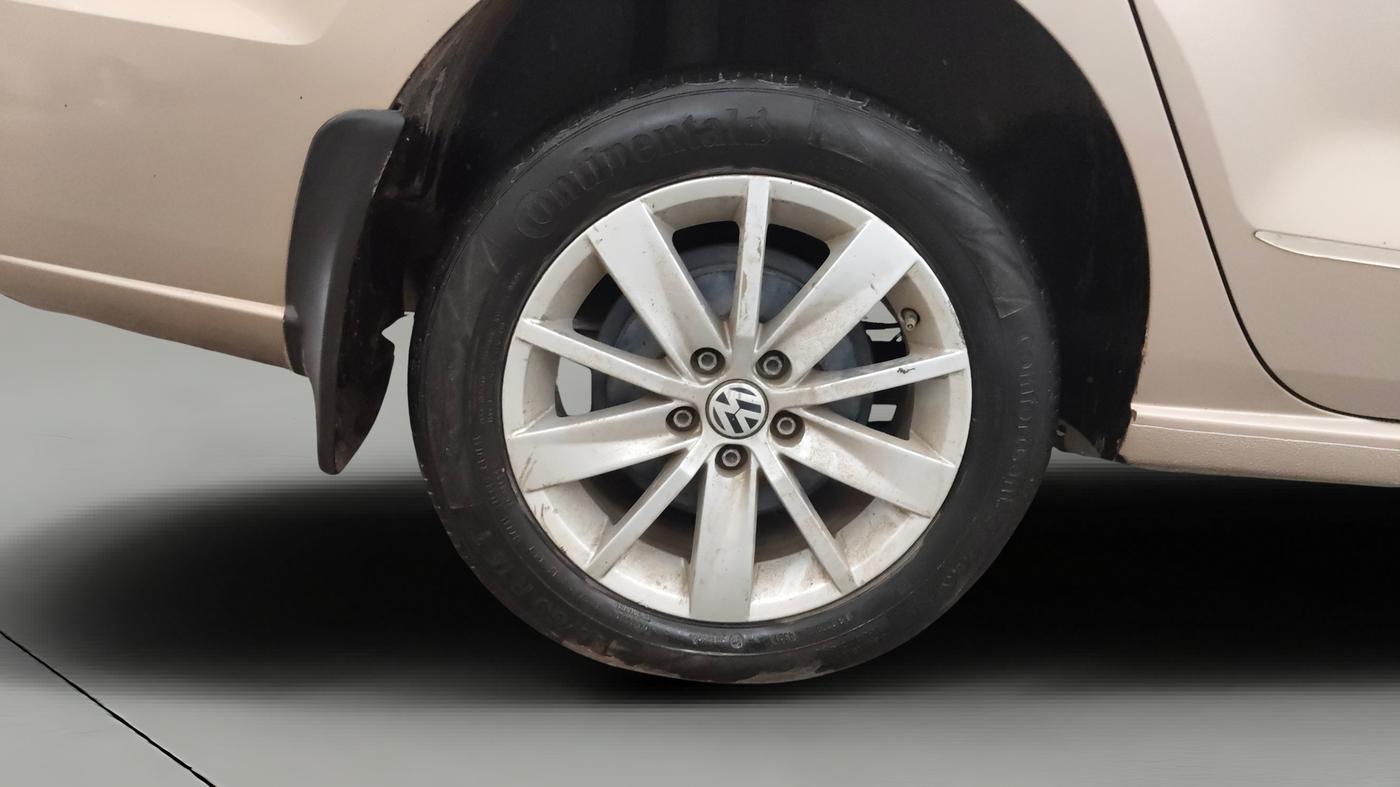 2017 Volkswagen Vento HIGHLINE PLUS 1.2 AT 16 ALLOY, Petrol, Automatic, 11,200 km, Right Rear Wheel