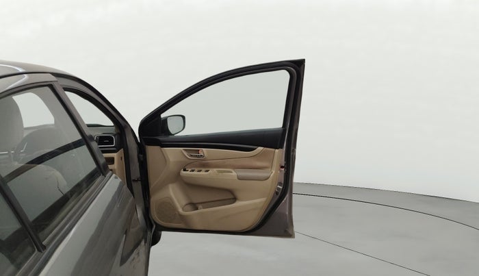 2016 Maruti Ciaz VXI+, Petrol, Manual, 1,24,512 km, RHS Front Door