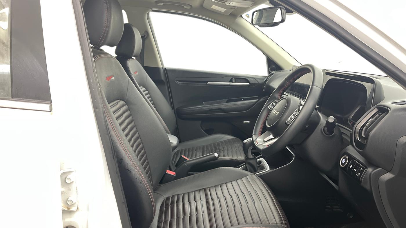 2021 KIA SONET GTX PLUS 1.0 IMT, Petrol, Manual, 27,495 km, Right Side Front Door Cabin