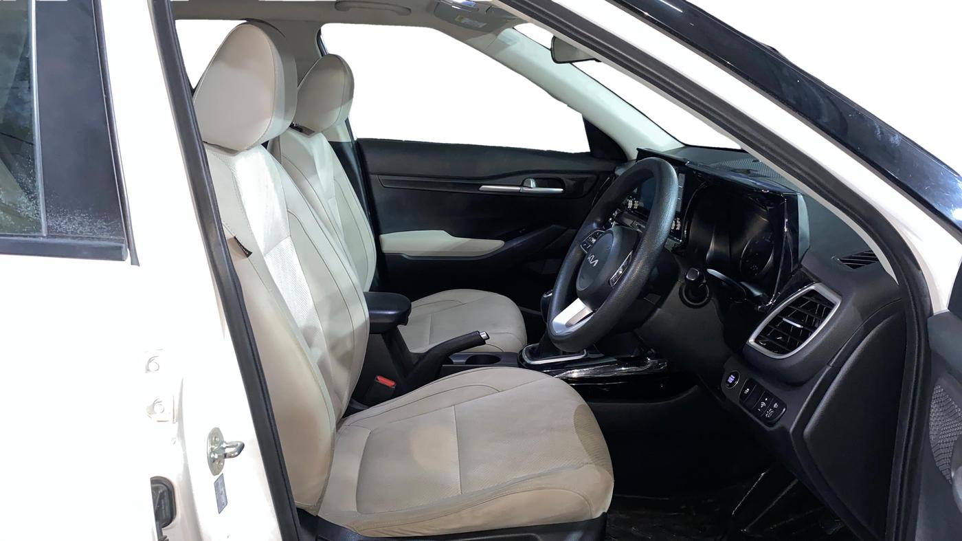2022 KIA SELTOS HTK PLUS 1.5 IMT, Petrol, Manual, 64,082 km, Right Side Front Door Cabin