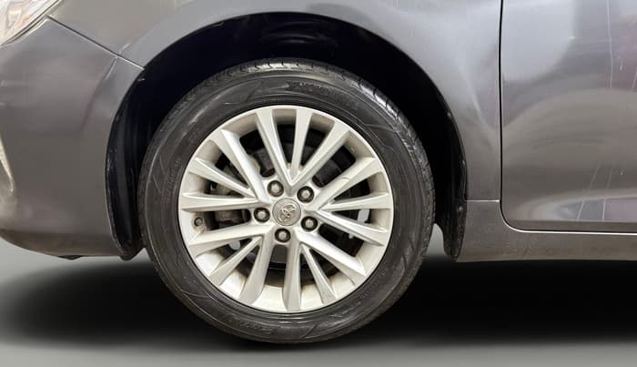 2017 Toyota Camry HYBRID, Hybrid, Automatic, 68,059 km, Left Front Wheel