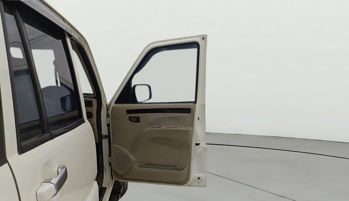 2023 Mahindra SCORPIO CLASSIC S11 7STR, Diesel, Manual, 69,129 km, RHS Front Door