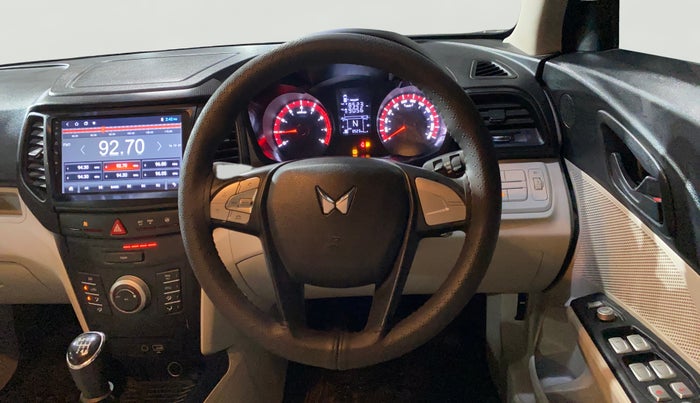 2023 Mahindra XUV300 W6 1.2 PETROL, Petrol, Manual, 8,518 km, Steering Wheel Close Up