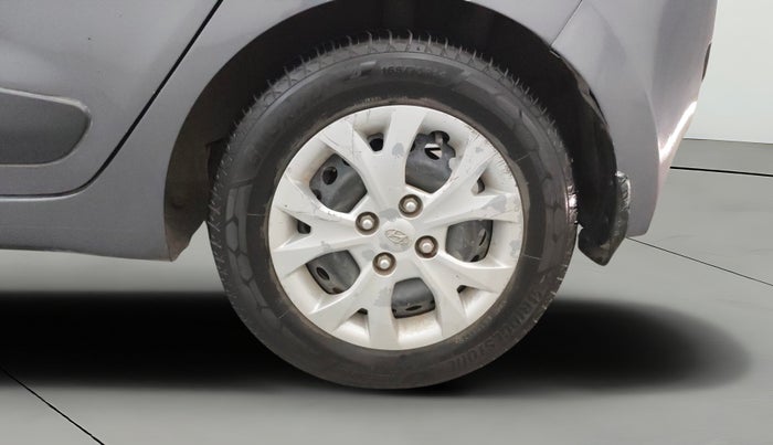 2016 Hyundai Grand i10 SPORTZ 1.2 KAPPA VTVT, CNG, Manual, 1,07,079 km, Left Rear Wheel