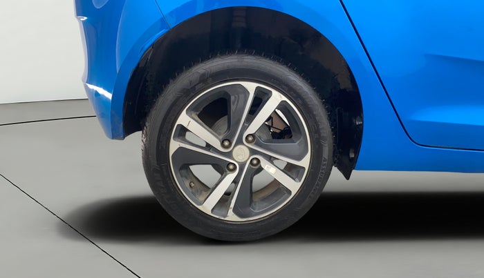 2022 Tata ALTROZ XZ PETROL, Petrol, Manual, 17,462 km, Right Rear Wheel
