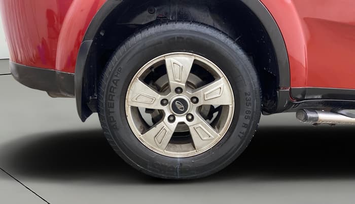 2014 Mahindra XUV500 W8, Diesel, Manual, 1,03,541 km, Right Rear Wheel