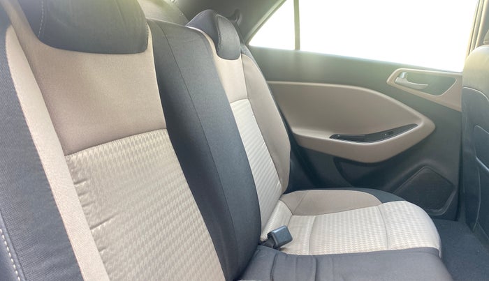 2020 Hyundai NEW I20 SPORTZ 1.2 MT, Petrol, Manual, 77,656 km, Right Side Rear Door Cabin