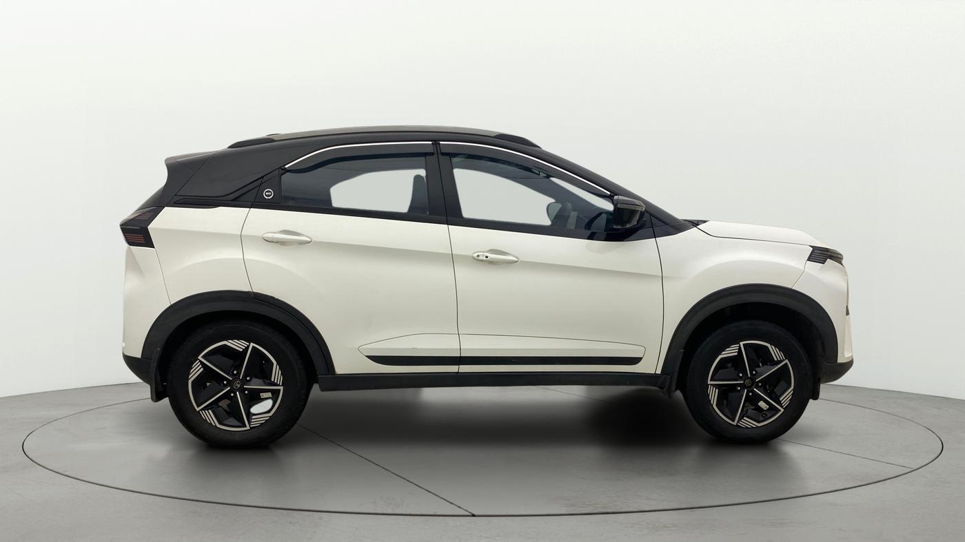 2023 Tata NEXON FEARLESS + SUNROOF DCA DUAL TONE 1.2 PETROL, Petrol, Automatic, 52,954 km, Right Side View