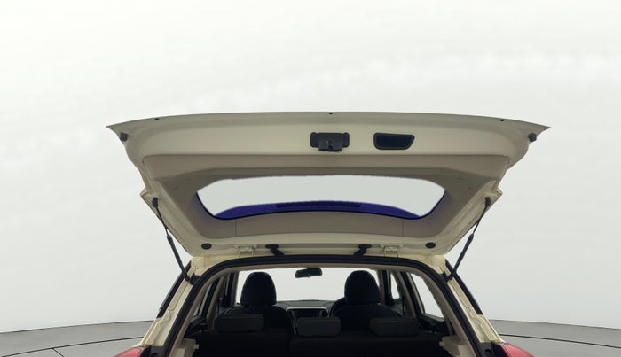 2019 Mahindra XUV300 W6 1.5 DIESEL, Diesel, Manual, 1,07,874 km, Boot Door Open