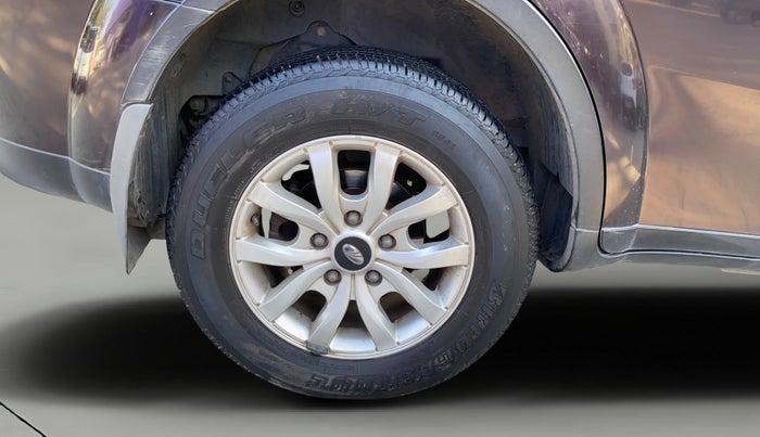 2016 Mahindra XUV500 W10 AT, Diesel, Automatic, 1,00,535 km, Right Rear Wheel