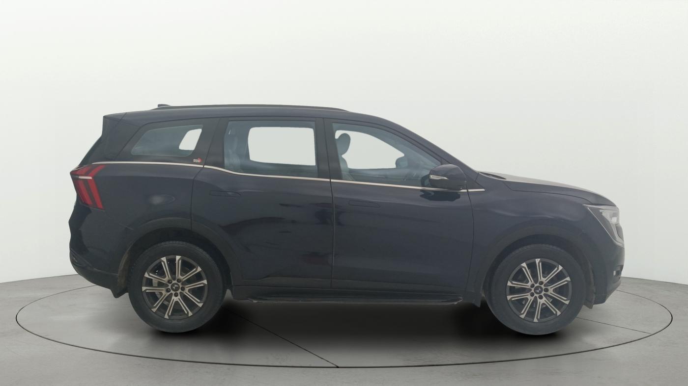 2024 Mahindra XUV700 AX 7 LUXURY P AT 7 STR, Petrol, Automatic, 32,393 km, Right Side View