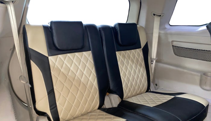 2017 Mahindra XUV500 W4, Diesel, Manual, 74,520 km, Third Seat Row ( optional )