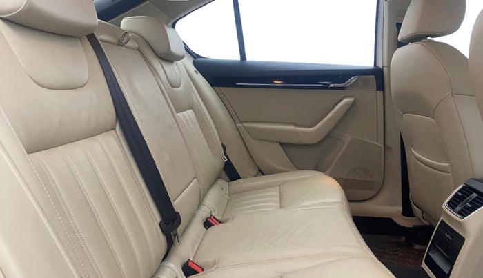 2018 Skoda Octavia L&K 1.8 TSI AT, Petrol, Automatic, 79,257 km, Right Side Rear Door Cabin