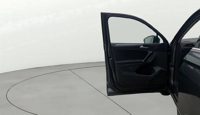 2018 Volkswagen TIGUAN HIGHLINE TDI AT, Diesel, Automatic, 1,41,504 km, LHS Front Door