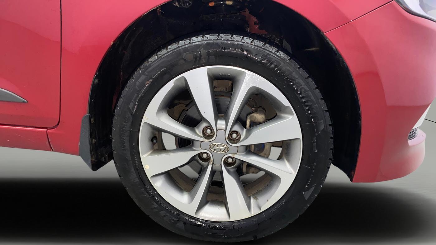 2017 Hyundai Elite i20 ASTA 1.2 DUAL TONE, Petrol, Manual, 1,00,868 km, Right Front Wheel