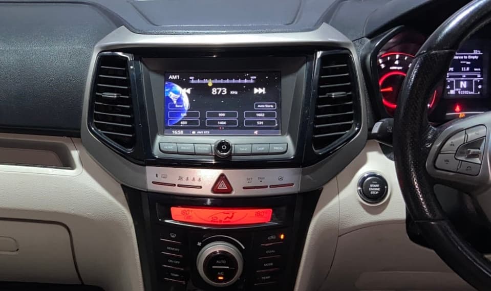 2021 Mahindra XUV300 W8 (O) 1.2 PETROL AMT, Petrol, Automatic, 91,580 km, Air Conditioner
