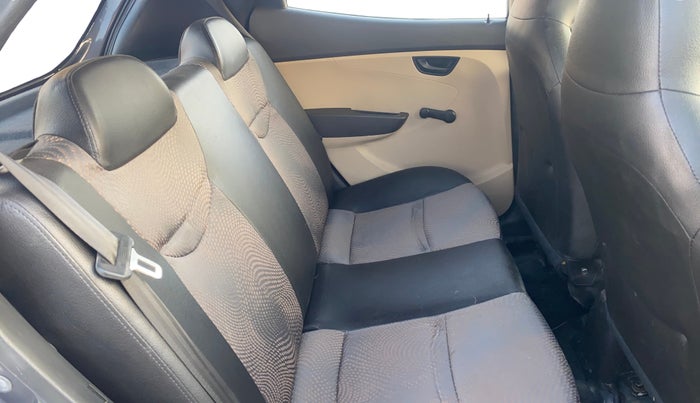 2015 Hyundai Eon MAGNA +, Petrol, Manual, 68,938 km, Right Side Rear Door Cabin