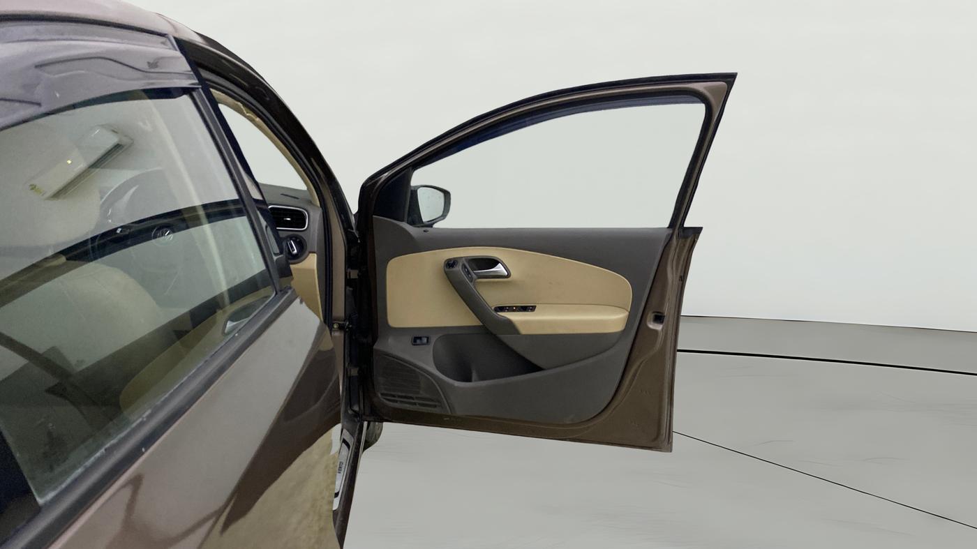 2015 Volkswagen Vento HIGHLINE PETROL AT, Petrol, Automatic, 20,273 km, RHS Front Door