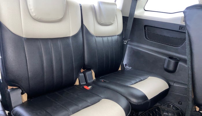 2019 Mahindra XUV500 W7, Diesel, Manual, 83,915 km, Third Seat Row ( optional )