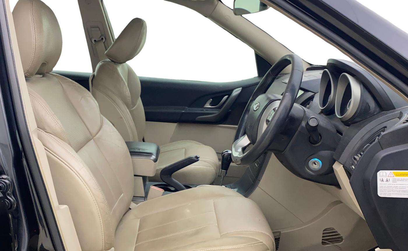 2016 Mahindra XUV500 W10 AT, Diesel, Automatic, 1,11,214 km, Right Side Front Door Cabin