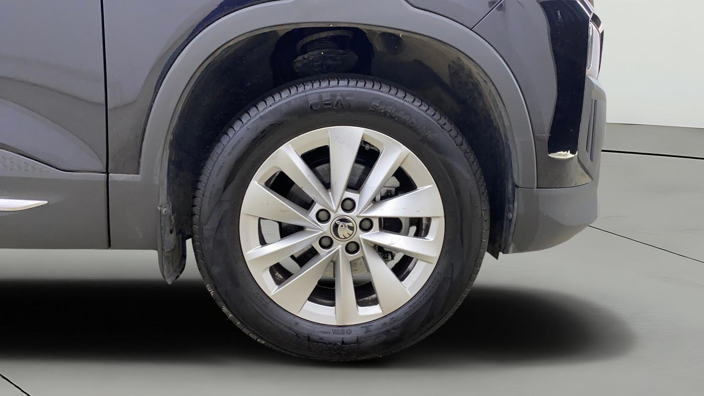 2025 Skoda Kylaq Signature, Petrol, Manual, 2,071 km, Right Front Wheel