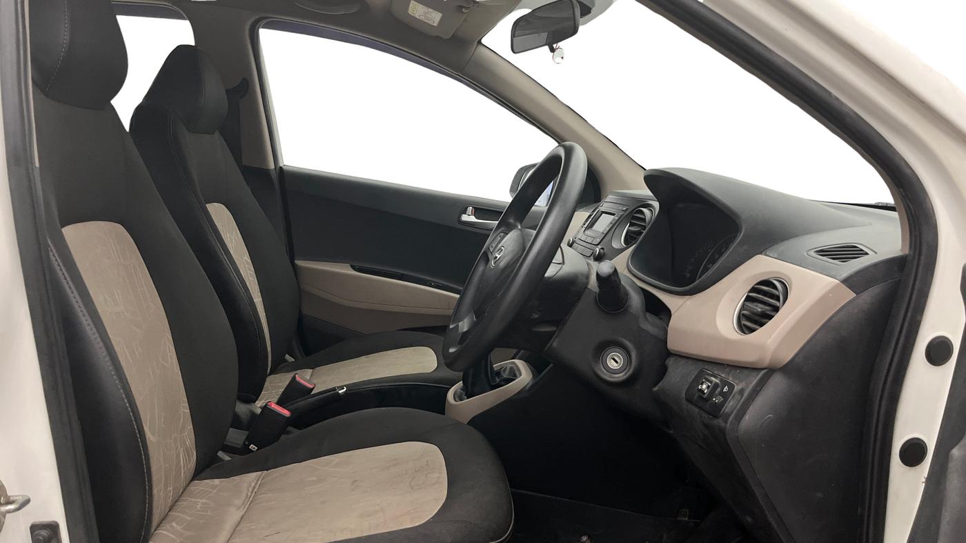 2016 Hyundai Grand i10 SPORTZ 1.2 KAPPA VTVT, CNG, Manual, 77,378 km, Right Side Front Door Cabin