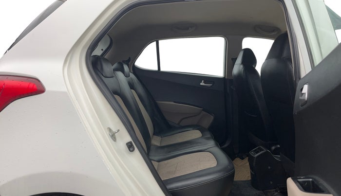 2018 Hyundai Grand i10 SPORTZ 1.2 KAPPA VTVT, CNG, Manual, 50,833 km, Right Side Rear Door Cabin