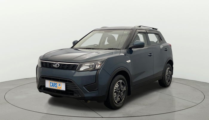2022 Mahindra XUV300 W4 1.2 PETROL, Petrol, Manual, 91,761 km, Left Front Diagonal