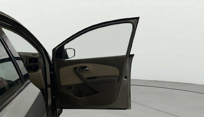 2014 Skoda Rapid AMBITION 1.6 MPI MT PLUS, Petrol, Manual, 61,039 km, RHS Front Door