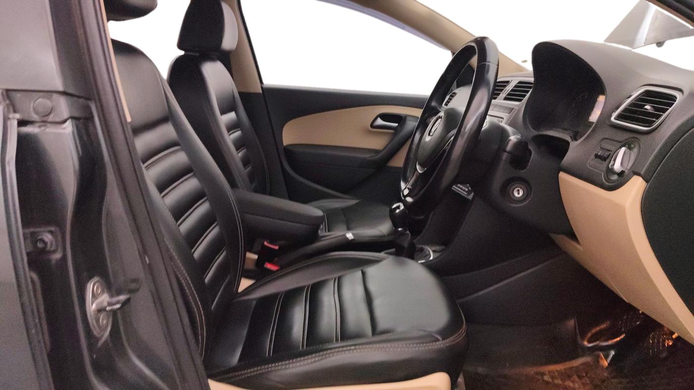 2016 Volkswagen Ameo HIGHLINE1.2L, Petrol, Manual, 74,987 km, Right Side Front Door Cabin