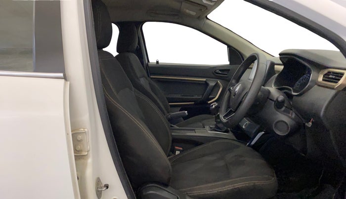 2022 Renault Kiger RXT MT, CNG, Manual, 53,678 km, Right Side Front Door Cabin