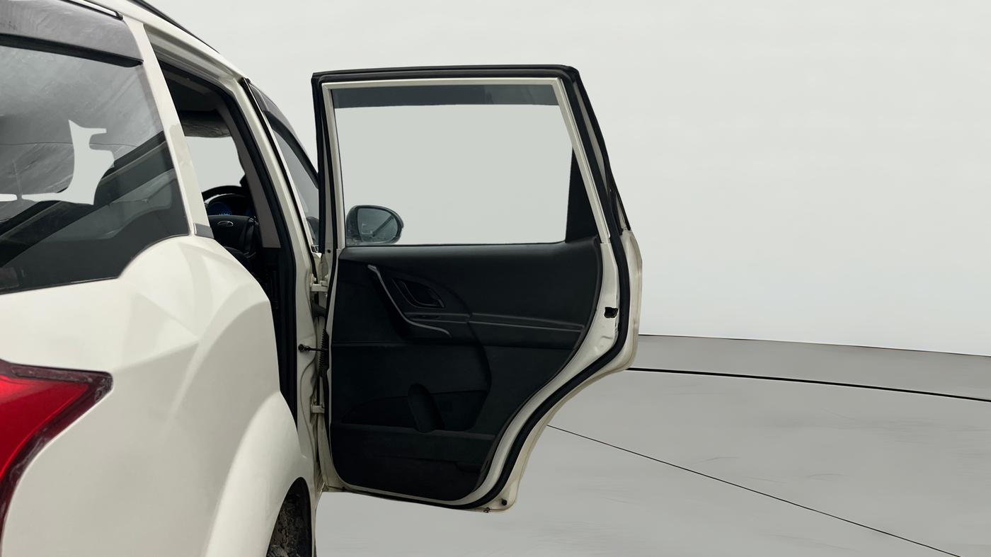 2020 Mahindra XUV500 W5, Diesel, Manual, 50 km, RHS Rear Door