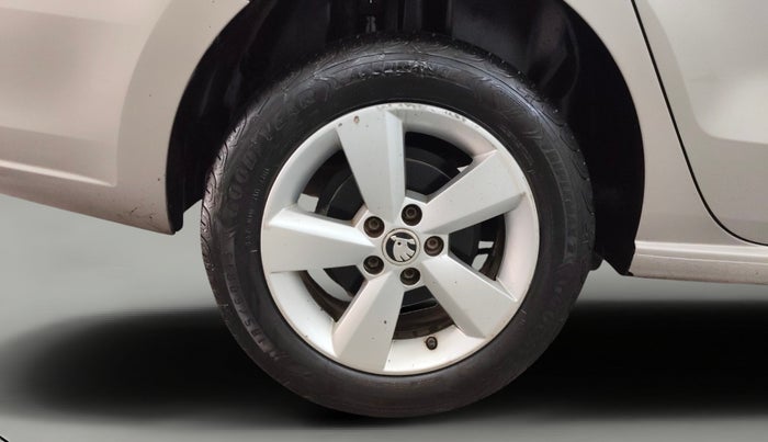 2016 Skoda Rapid 1.5 TDI CR STYLE PLUS AT, Diesel, Automatic, 1,11,375 km, Right Rear Wheel