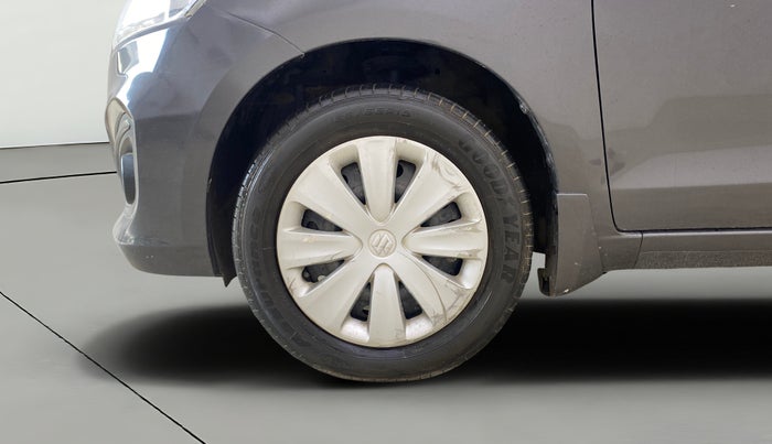 2016 Maruti Ertiga VXI AT, Petrol, Automatic, 81,140 km, Left Front Wheel