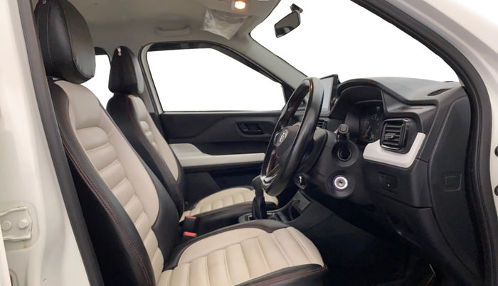 2023 Tata PUNCH PURE MT, Petrol, Manual, 25,989 km, Right Side Front Door Cabin