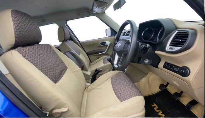 2016 Mahindra TUV300 T8, Diesel, Manual, 89,304 km, Right Side Front Door Cabin