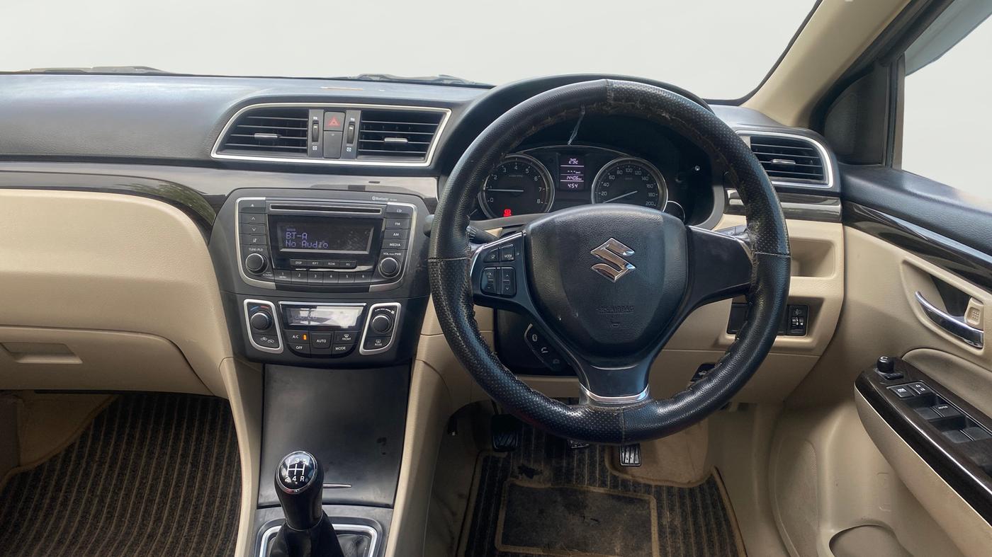 2017 Maruti Ciaz ZETA 1.4  MT PETROL, Petrol, Manual, 14,405 km, Steering Wheel Close Up