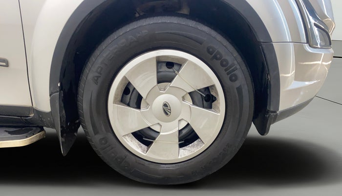 2018 Mahindra XUV500 W7, Diesel, Manual, 90,668 km, Right Front Wheel