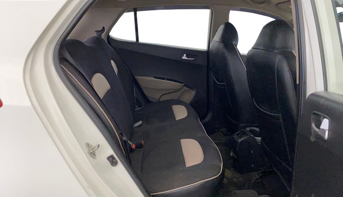 2016 Hyundai Grand i10 SPORTZ 1.2 KAPPA VTVT, CNG, Manual, 89,067 km, Right Side Rear Door Cabin