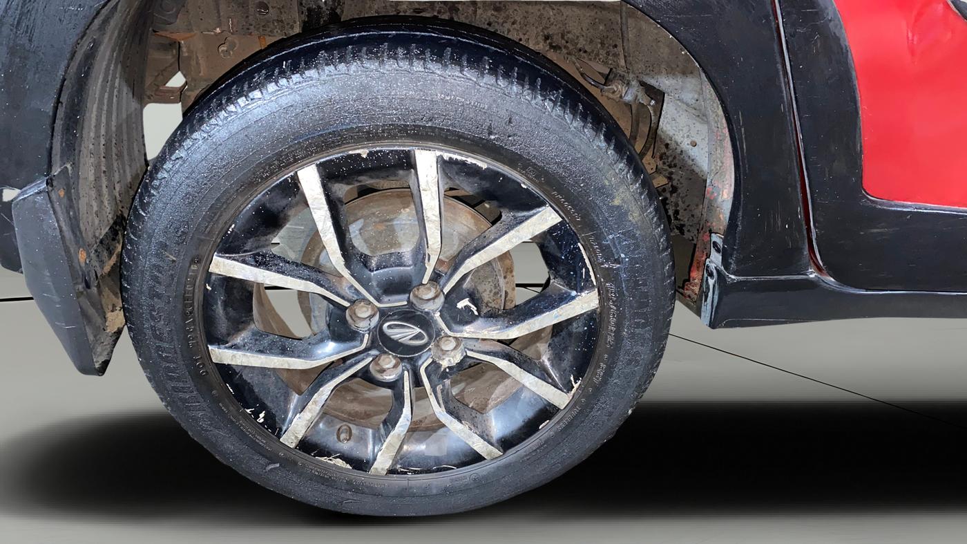 2018 Mahindra KUV 100 NXT K8 P 6 STR, Petrol, Manual, 54,459 km, Right Rear Wheel