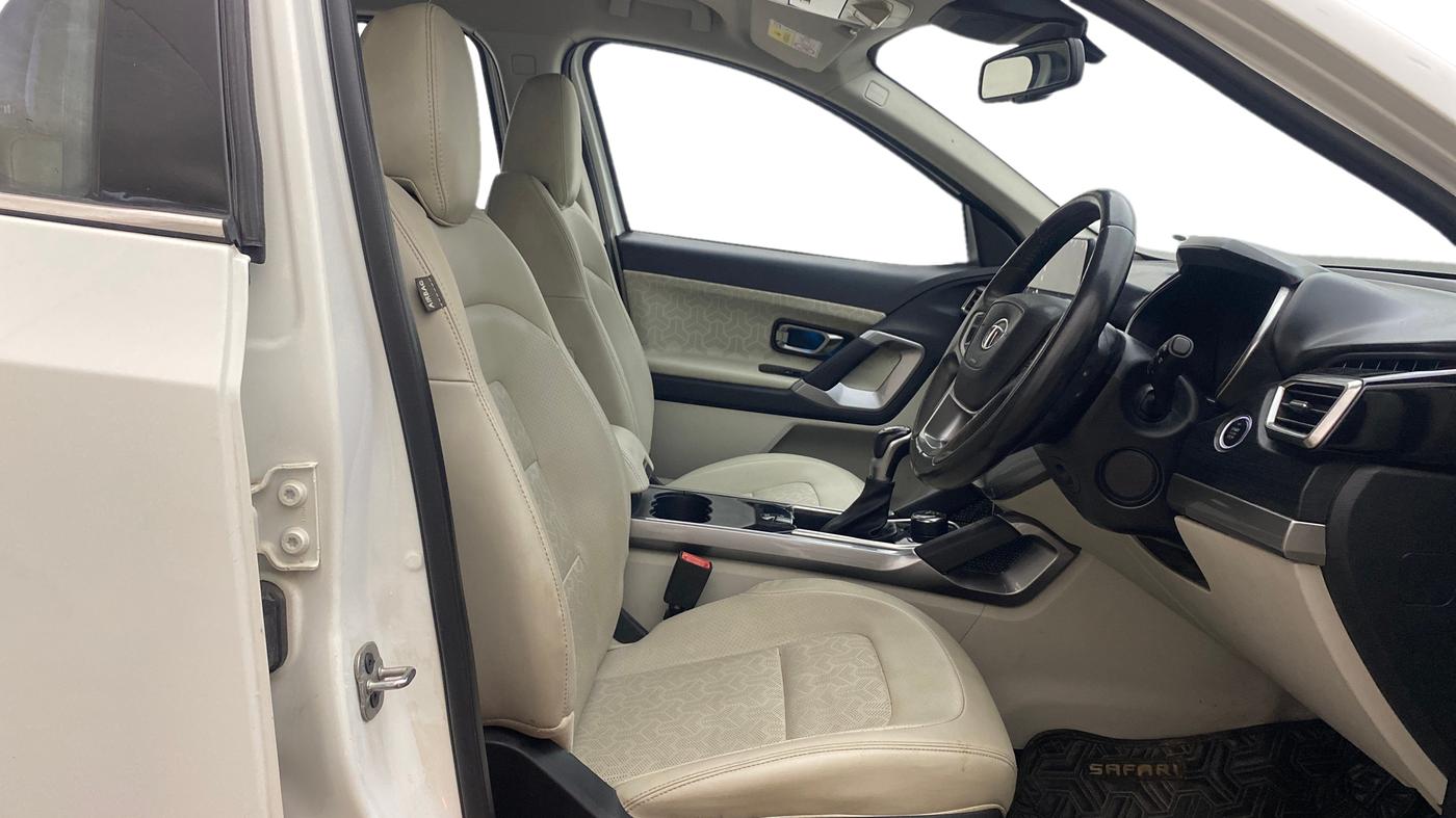 2023 Tata Safari XZA PLUS O 6STR, Diesel, Automatic, 1,11,940 km, Right Side Front Door Cabin