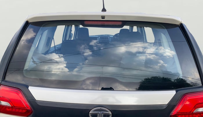 2017 Tata Hexa XE 4X2 7 STR, Diesel, Manual, 1,60,365 km, Rear Windshield