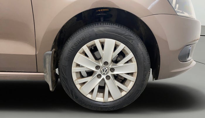 2015 Volkswagen Vento HIGHLINE 1.6 MPI, Petrol, Manual, 71,482 km, Right Front Wheel