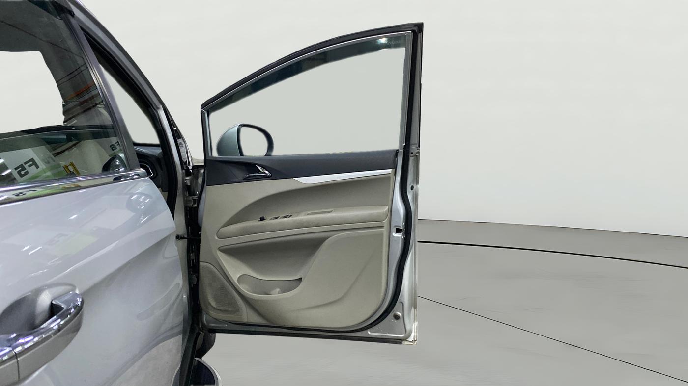 2019 Mahindra MARAZZO M8 8 STR, Diesel, Manual, 30,475 km, RHS Front Door