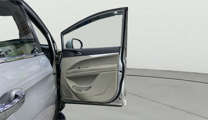 2019 Mahindra MARAZZO M8 8 STR, Diesel, Manual, 30,475 km, RHS Front Door