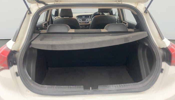 2016 Hyundai Elite i20 SPORTZ 1.2, Petrol, Manual, 1,05,342 km, Boot Open Zoomed View