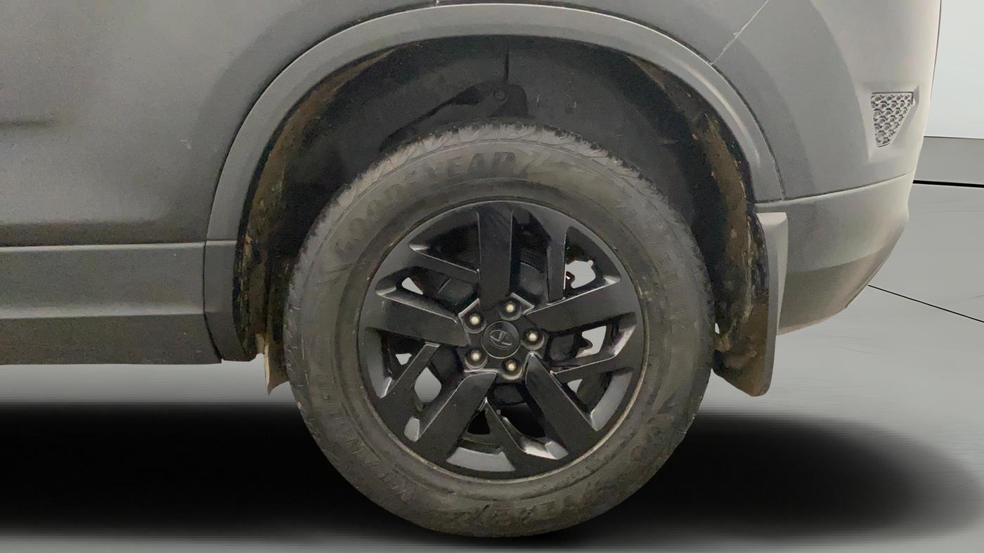 2021 Tata Harrier XTA PLUS 2.0L KRYOTEC DARK EDITION, Diesel, Automatic, 1,20,339 km, Left Rear Wheel