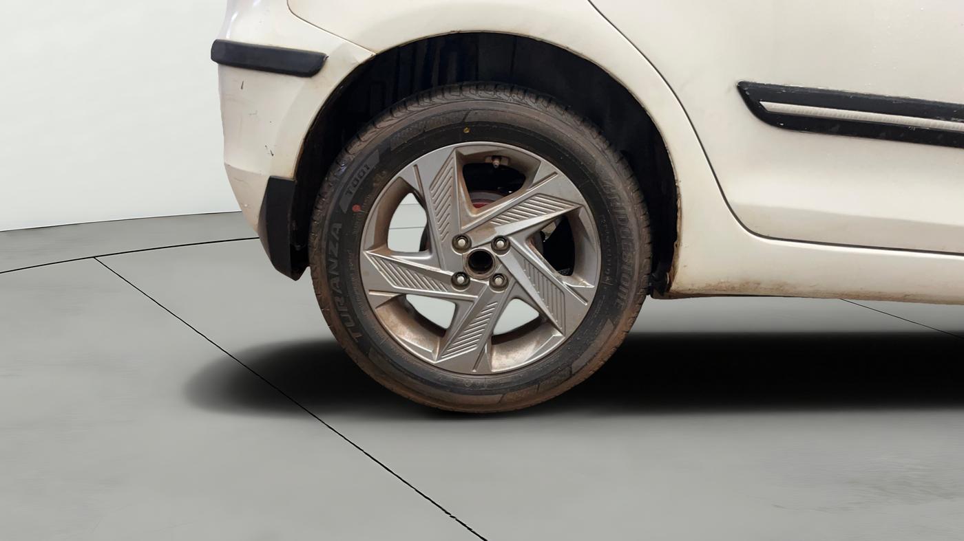 2016 Maruti Swift VXI, Petrol, Manual, 81,294 km, Right Rear Wheel
